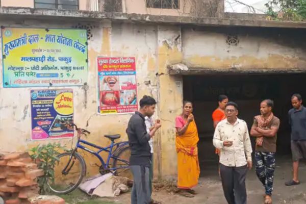 पाकुड़ में दाल भात केंद्र में तीसरी बार चोरी, बर्तन समेत हजारों का सामान ले उड़े चोर चोरी