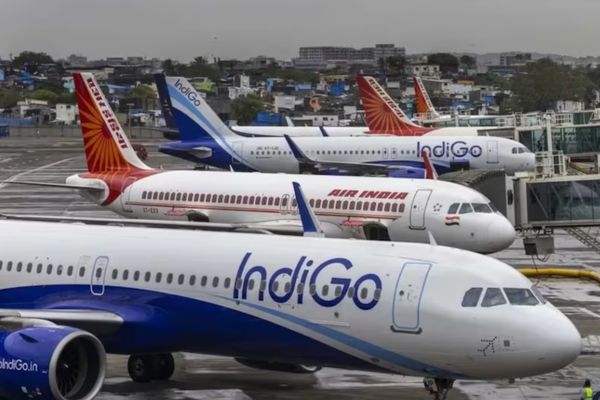 मिडिल ईस्ट तनाव के बीच DGCA की बड़ी एडवाइजरी, 11 देशों के एयरस्पेस बंद, सैकड़ों उड़ानें रद्द मिडिल