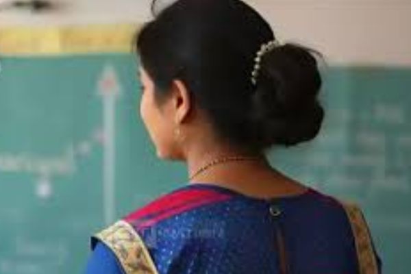 नागपुरी पढ़ाई पर संकट : सिमडेगा और मांडर कॉलेज में शिक्षक नहीं, छात्रों का भविष्य अधर में यूनिवर्सिटी