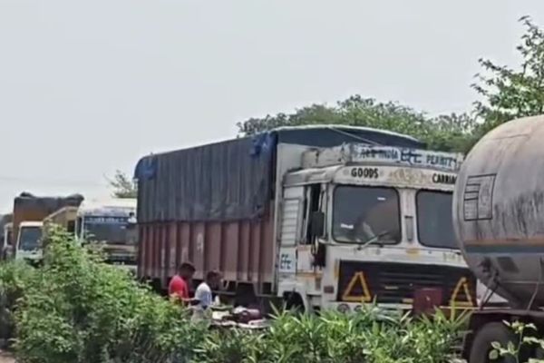 मॉर्निंग वॉक पर निकली महिला की सड़क हादसे में मौत, लोगों ने जाम किया हाईवे सेक्टर