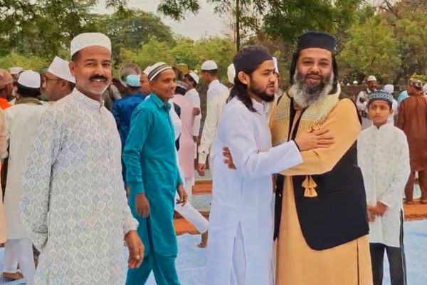 ईद पर पाकुड़ में दिखा अपनापन, बच्चों से लेकर बुजुर्गों तक में उत्साह ईद