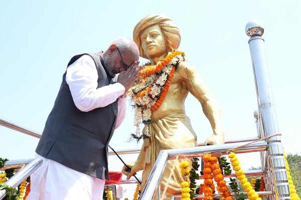 उपराष्ट्रपति ने उलिहातू में बिरसा मुंडा को किया नमन, बोले- उनका जीवन आज भी देता है प्रेरणा उपराष्ट्रपति