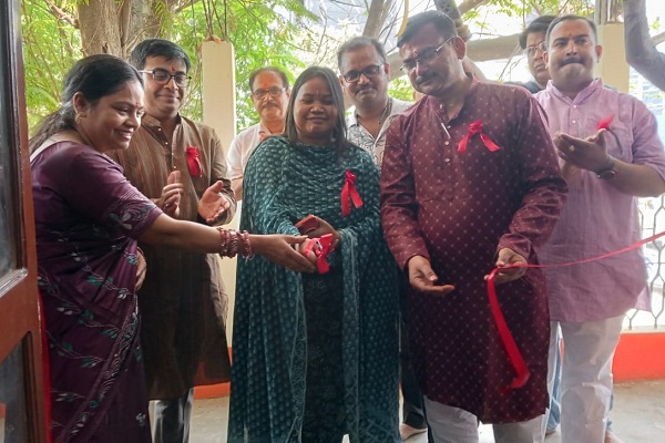 “खामोशी से मेहनत करो और सफलता को शोर मचाने दो”, आइडियल लाइब्रेरी एवं कंप्यूटर सेंटर का भव्य उद्घाटन पाकुड़