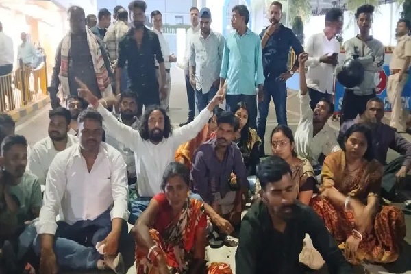 ठेकाकर्मी की मौत से टाटा स्टील गेट पर बवाल, जेकेएलएम के प्रदर्शन के बाद 14 लाख मुआवजा तय टाटा स्टील