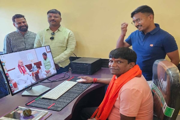 सांसद ढुल्लू महतो ने लॉन्च किया हेल्प डेस्क, शिकायतों का होगा जल्द निपटारा ढुल्लू महतो