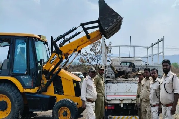 रामगढ़ में ‘काले कारोबार’ पर शिकंजा, 18 टन अवैध कोयला जब्त अवैध कोयला