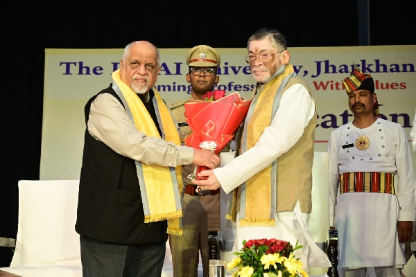 डोरंडा में ICFAI का भव्य दीक्षांत समारोह : 292 छात्रों को मिली डिग्री, मेधावियों पर बरसे गोल्ड-सिल्वर मेडल Santosh gangwar