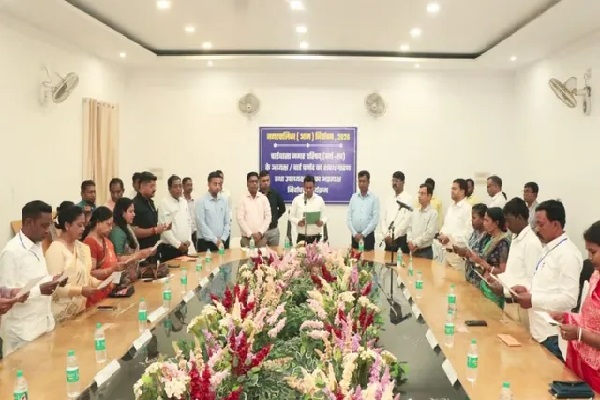 नितिन प्रकाश बने चाईबासा नगर परिषद के अध्यक्ष, 21 पार्षदों के साथ ली शपथ अध्यक्ष नितिन प्रकाश