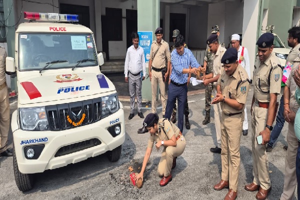 पाकुड़ में बढ़ी पुलिस की ताकत, 11 नए वाहन से मजबूत होगी पेट्रोलिंग पेट्रोलिंग बोलेरो