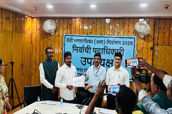निर्विरोध जीत के साथ रवीन्द्र उरांव बने बुंडू नगर पंचायत उपाध्यक्ष नीरज कुमार