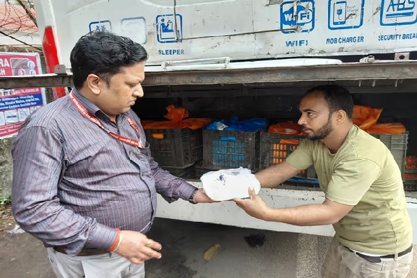 धनबाद में फूड सेफ्टी की रेड, 1400 किलो नकली पनीर और नेपाली घी जब्त छापेमारी