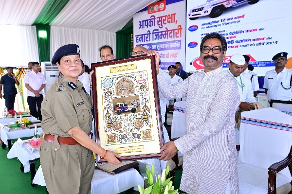 सीएम हेमंत सोरेन ने झारखंड पुलिस को किया सशक्त, 12 नए थानों का शिलान्यास और 1,485 वाहन सौंपे आधुनिक वाहन
