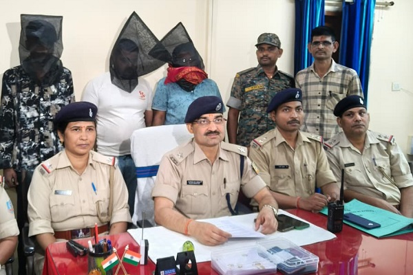 घर से जेवर चोरी करने वाले गिरोह का खुलासा, नाबालिग समेत चार को पुलिस ने दबोचा लालपुर