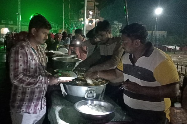 पाकुड़ में लुत्फुल हक की पहल, जरूरतमंदों को रोज मिल रहा मुफ्त भोजन लुत्फुल