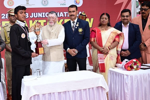 होटवार में राज्यपाल ने खिलाड़ियों का बढ़ाया हौसला, बोले- खेल जीत-हार नहीं, जीवन का पाठ है राज्यपाल