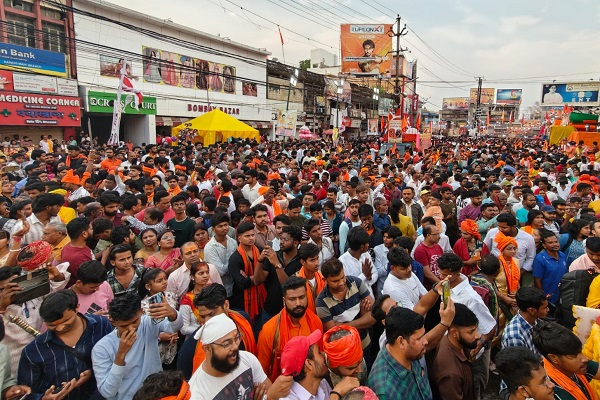 आंधी-बारिश भी नहीं रोक पाई आस्था, ‘जय श्रीराम’ के नारों से गूंजती रही रांची रामनवमी