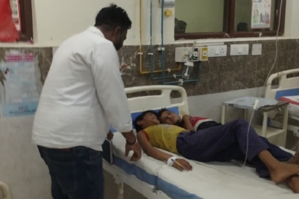 चापाकल का पानी पीते ही बिगड़ी बच्चों की तबीयत, स्कूल में मची अफरा-तफरी स्कूल