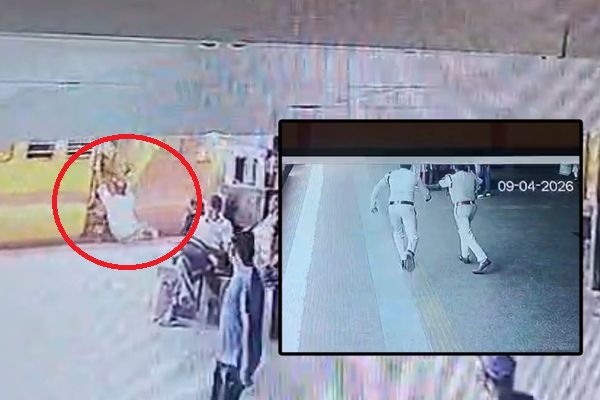 चलती ट्रेन में चढ़ते समय फिसला यात्री, आरपीएफ जवानों ने बचाई जान… देखें वीडियो आरपीएफ