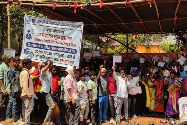 रोजगार और हक की लड़ाई में गुवा के 12 गांवों ने खोला मोर्चा, चक्का जाम की चेतावनी गुवा