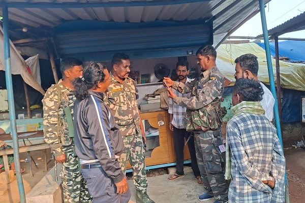 जेल के पास ही तीन दुकानों में चोरी, नगदी लेकर फरार हुए चोर दुकानों