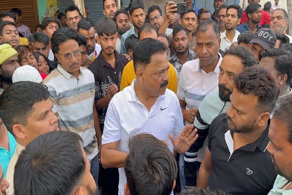 सड़क हादसे में युवक की मौ’त, गुस्साए लोगों ने जाम किया गिरिडीह-डुमरी मार्ग, मंत्री के पहुंचते ही सुलझा मामला मंत्री सुदिव्य कुमार सोनू