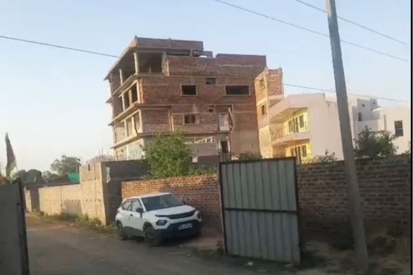 ब्रहम्चारी नगर प्रकरण- 3 : आदिवासी रैयतों को डेढ़ लाख कट्ठा देकर खुद मालामाल हो रहे भू-माफिया, कई IPS भी फंसे माफियाओं के मकड़जाल में ब्रहम्चारी नगर