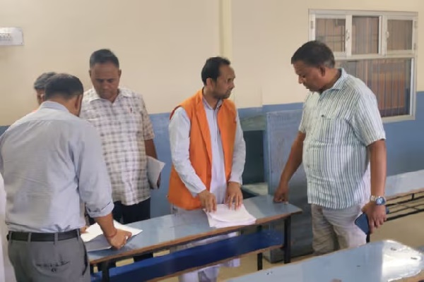 JPSC परीक्षा से पहले लातेहार में सख्ती, अधिकारियों ने किया केंद्रों का निरीक्षण JPSC