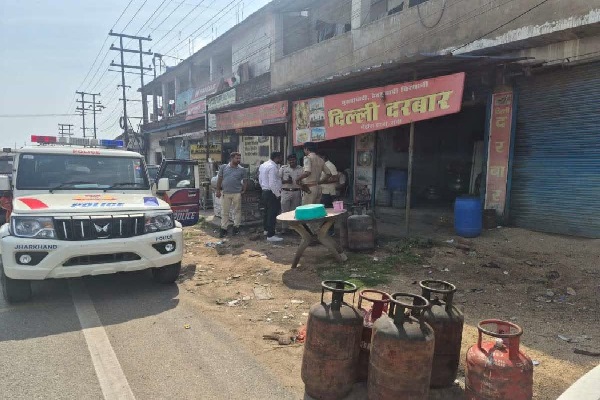 ओरमांझी में गैस माफिया पर कार्रवाई, बिरयानी दुकान से अवैध रिफिलिंग का खुलासा कालाबाजारी