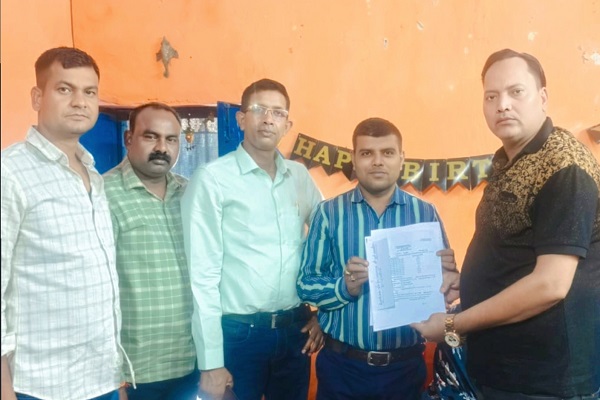 कोयला तस्करों के हमले के बाद पुलिस एसोसिएशन रेस, घायल SI का हाल जानने पहुंचे पदाधिकारी कोयला