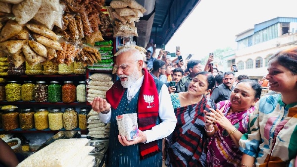 “हां, प्याज खाता हूं, दिमाग नहीं…”: झालमुड़ी स्टॉल पर पीएम मोदी के जवाब ने लूटी महफिल