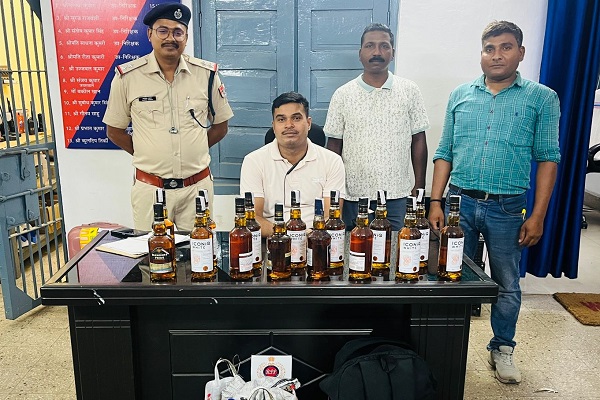 हटिया स्टेशन पर शराब तस्करी की कोशिश नाकाम, आरपीएफ ने जब्त की अवैध व्हिस्की हटिया