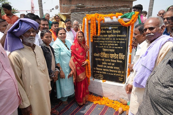 मंत्री दीपिका ने महागामा में शुरू की 1.47 करोड़ की सड़क परियोजना, भुसका पहाड़ को टूरिस्ट स्पॉट बनाने का ऐलान महागामा