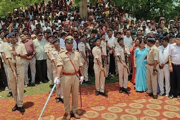 पूर्व विधायक माधव लाल सिंह पंचतत्व में विलीन, राजकीय सम्मान के साथ हुआ अंतिम संस्कार