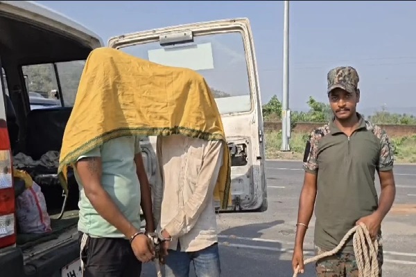 नौकरी का झांसा देकर नाबालिगों की तस्करी की कोशिश, चतरा में दबोचे गए दो दलाल