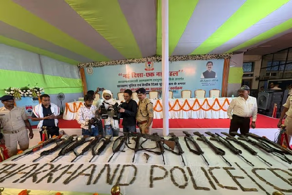 BREAKING : राज्य में पहली बार 27 नक्सलियों ने किया सरेंडर