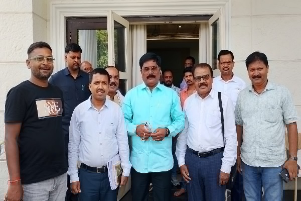 JTET में बाहरी भाषाओं के विरोध में एकजुट हुए संगठन, मंत्री योगेंद्र प्रसाद के आवास पर बैठक