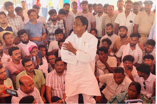 आलमगीर आलम के भरोसे पर खत्म हुआ शेरशाहबादी समाज का धरना पूर्व मंत्री आलमगीर आलम