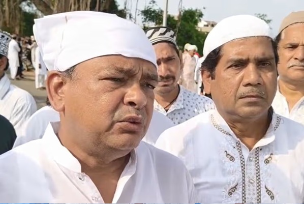 स्वास्थ्य मंत्री डॉ. इरफान अंसारी ने अदा की ईद-उल-अजहा की नमाज, बोले- नफरत नहीं, मोहब्बत बांटिए