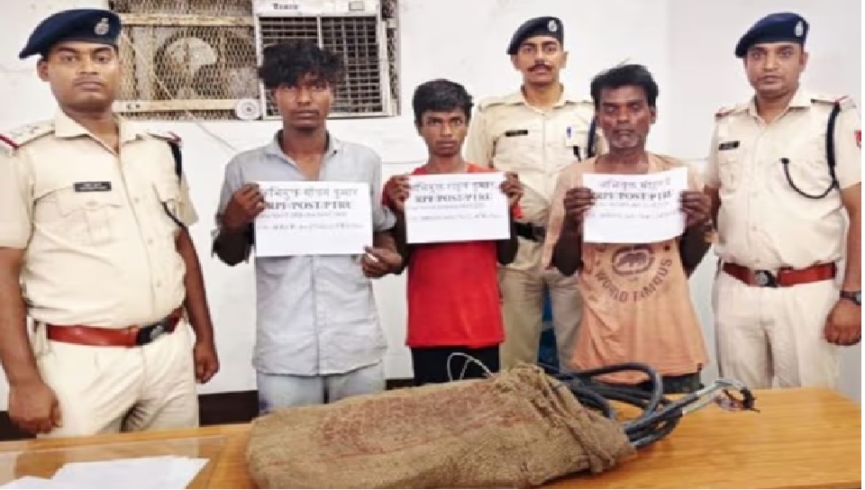 रामगढ़ में रेलवे केबल चोरी का खुलासा, पतरातू से तीन आरोपी गिरफ्तार