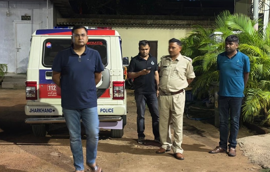 आधी रात सड़कों पर उतरे एसएसपी राकेश रंजन, कई थानों का किया औचक निरीक्षण