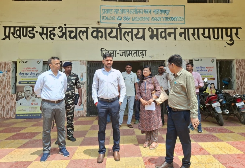 नारायणपुर प्रखंड कार्यालय में गंदगी देख भड़के जामताड़ा DC, सोमवार तक सफाई का अल्टीमेटम