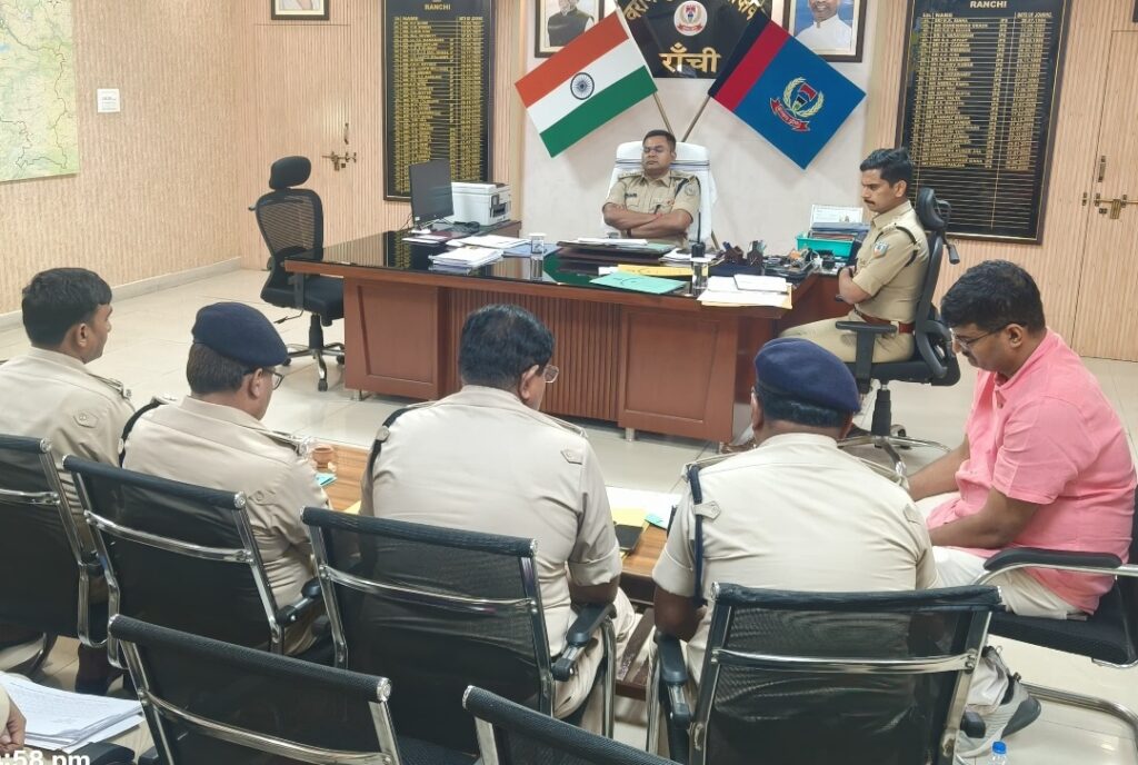 रांची के ग्रामीण इलाकों में बढ़ेगी पुलिस की चौकसी, SSP राकेश रंजन ने बेड़ो-सिल्ली के अफसरों को दिया टास्क