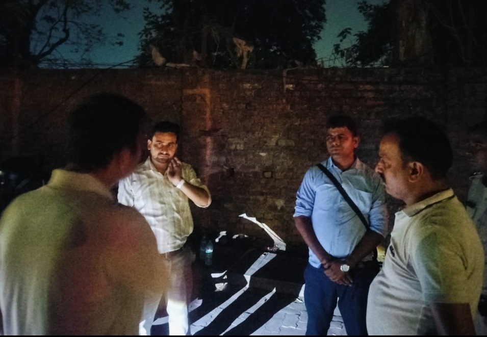 सड़क किनारे अड्डाबाजी करने वालों पर प्रशासन का शिकंजा, लोवाडीह से दुर्गा सोरेन चौक तक चला जांच अभियान