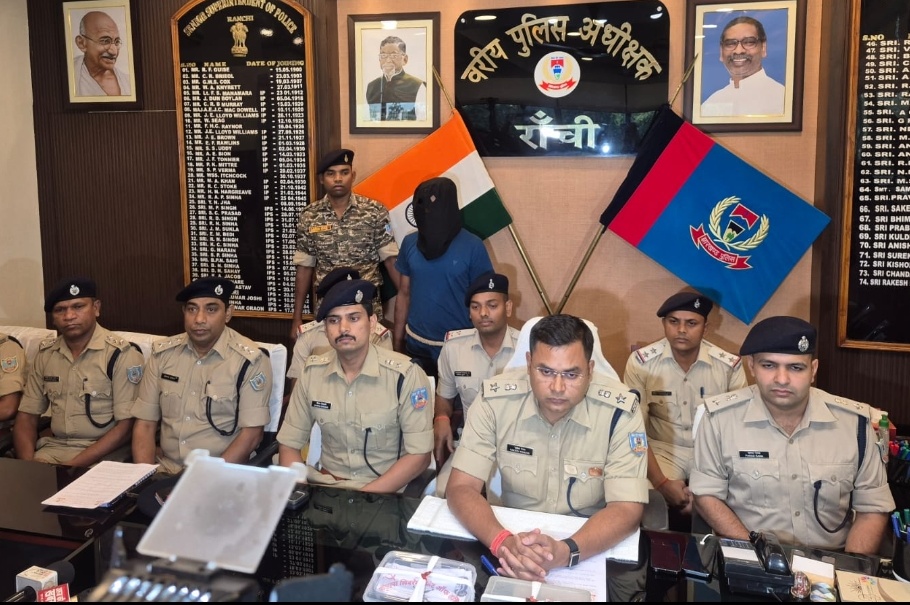 रांची पुलिस ने तोड़ी PLFI की कमर, 50 से ज्यादा मामलों में वांटेड स्टेट चीफ अमृत होरो को दबोचा