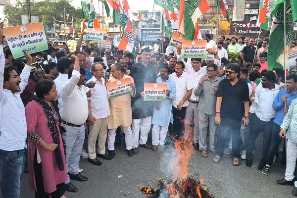महंगाई पर गरजी कांग्रेस, रांची में केंद्र सरकार का किया पुतला दहन कांग्रेस