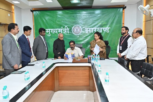 मुख्यमंत्री हेमंत सोरेन ने पूरी की अपनी स्व गणना, कहा जनगणना से योजनाओं को मिलेगी नई दिशा
