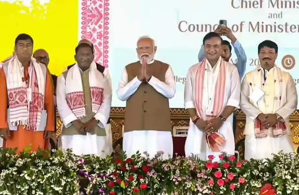 लगातार दूसरी बार असम के मुख्यमंत्री बने हिमंत बिस्वा सरमा, ली शपथ हिमंत