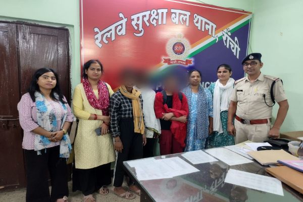 रांची स्टेशन पर RPF ने 3 नाबालिग लड़कियों को बचाया, चाइल्डलाइन को सौंपा रांची