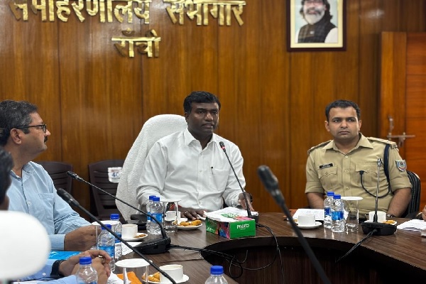 रांची में नीट परीक्षा को लेकर प्रशासन मुस्तैद: डीसी ने दिए फर्जी परीक्षार्थियों पर सख्त कार्रवाई के निर्देश