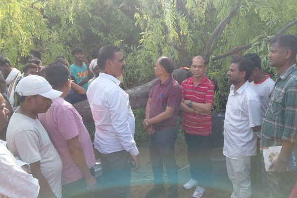 लातेहार में तूफान बना काल, घर पर पेड़ गिरने से महिला की दर्दनाक मौ’त तूफान